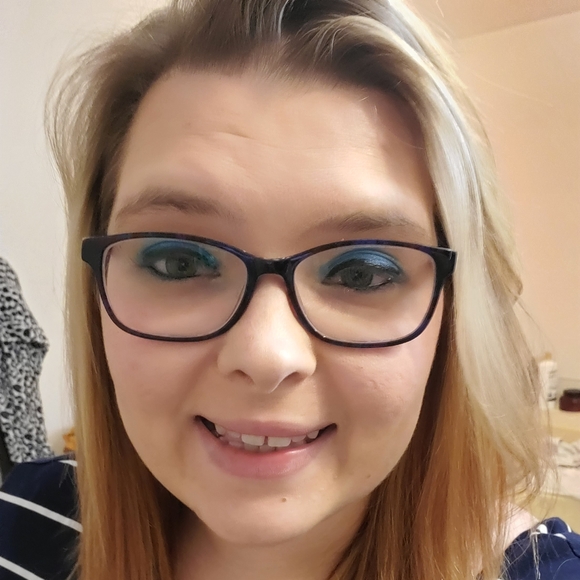 Meet your Posher, Tessia - Picture 2 of 2